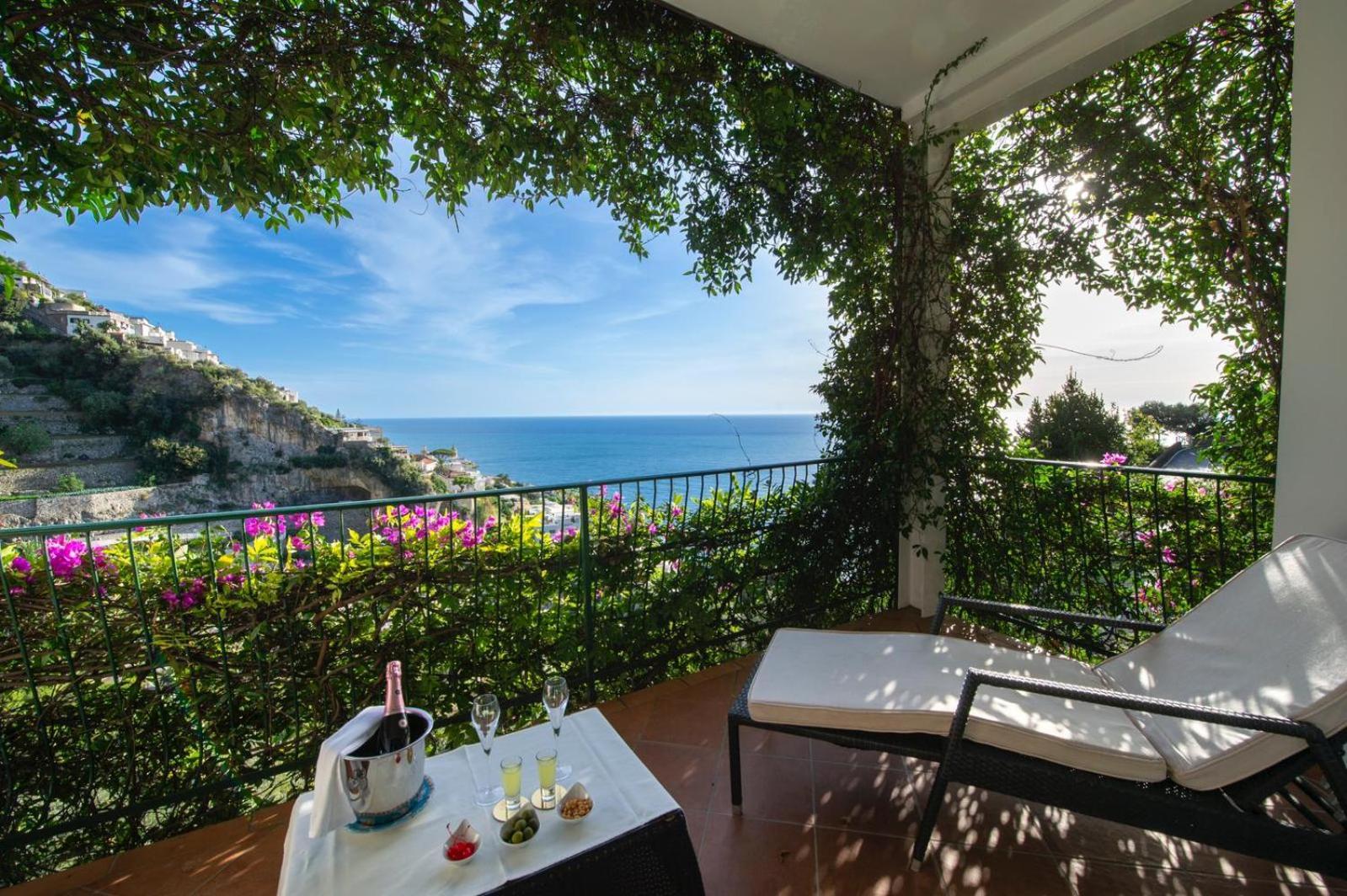 Hotel Pellegrino Praiano Exterior foto